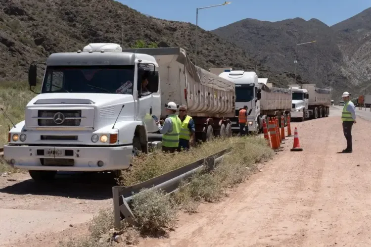Imagen ilustrativa para la noticia: Tercera categoría, primer plano: qué cambió en el control de canteras en Mendoza | Panorama Minero