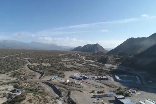 Imagen ilustrativa para la noticia: San Juan: Challenger Gold firma contratos de servicios de perforación de producción y explosivos para la fase de procesamiento por maquila en Hualilán | Panorama Minero