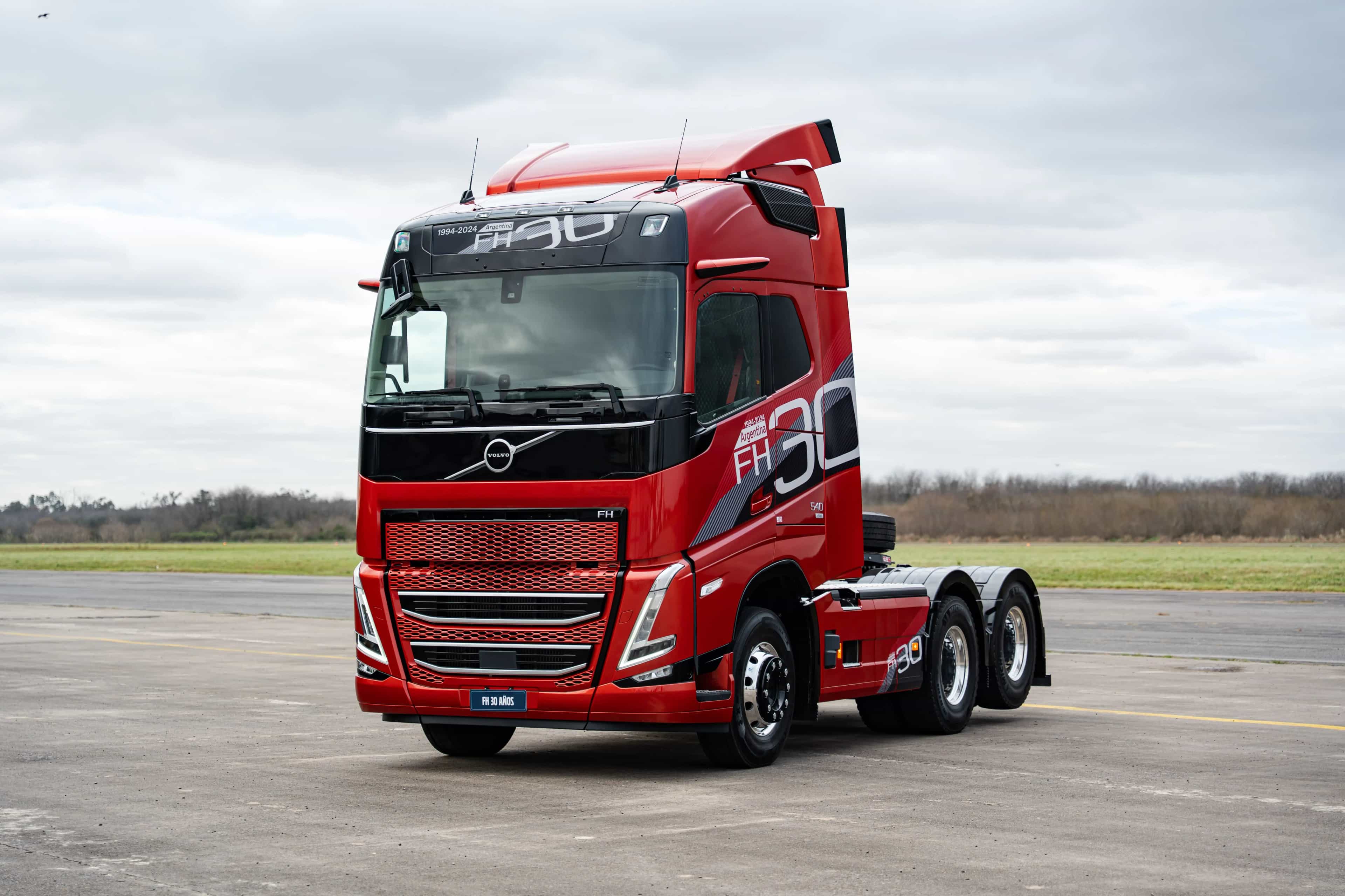 Illustrative image for the article: Volvo Trucks Argentina Presents the FH 30-Year Edition: Exclusivity and Technology in a Transport Icon