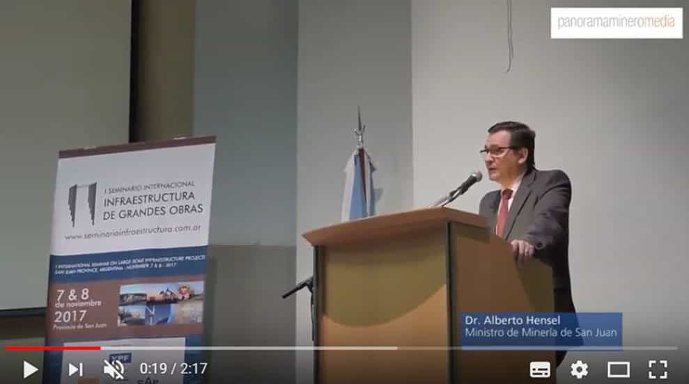 Imagen ilustrativa para el artículo: VIDEO / Importante anuncio del ministro Alberto Hensel en el seminario de infraestructura