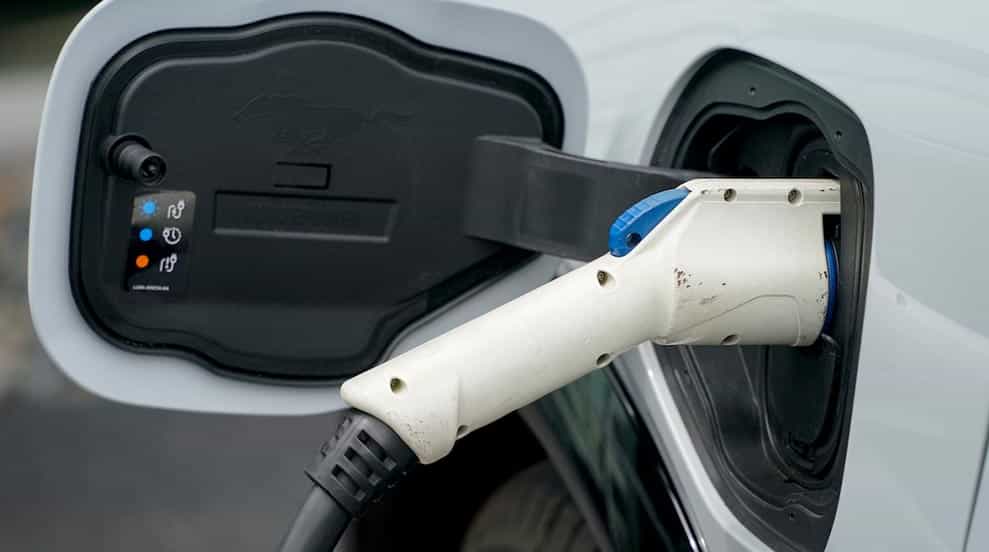 Imagen ilustrativa para el artículo: <strong>Las ventas de vehículos eléctricos aumentan 60% a nivel mundial, pero la infraestructura de recarga no avanza al mismo ritmo</strong>