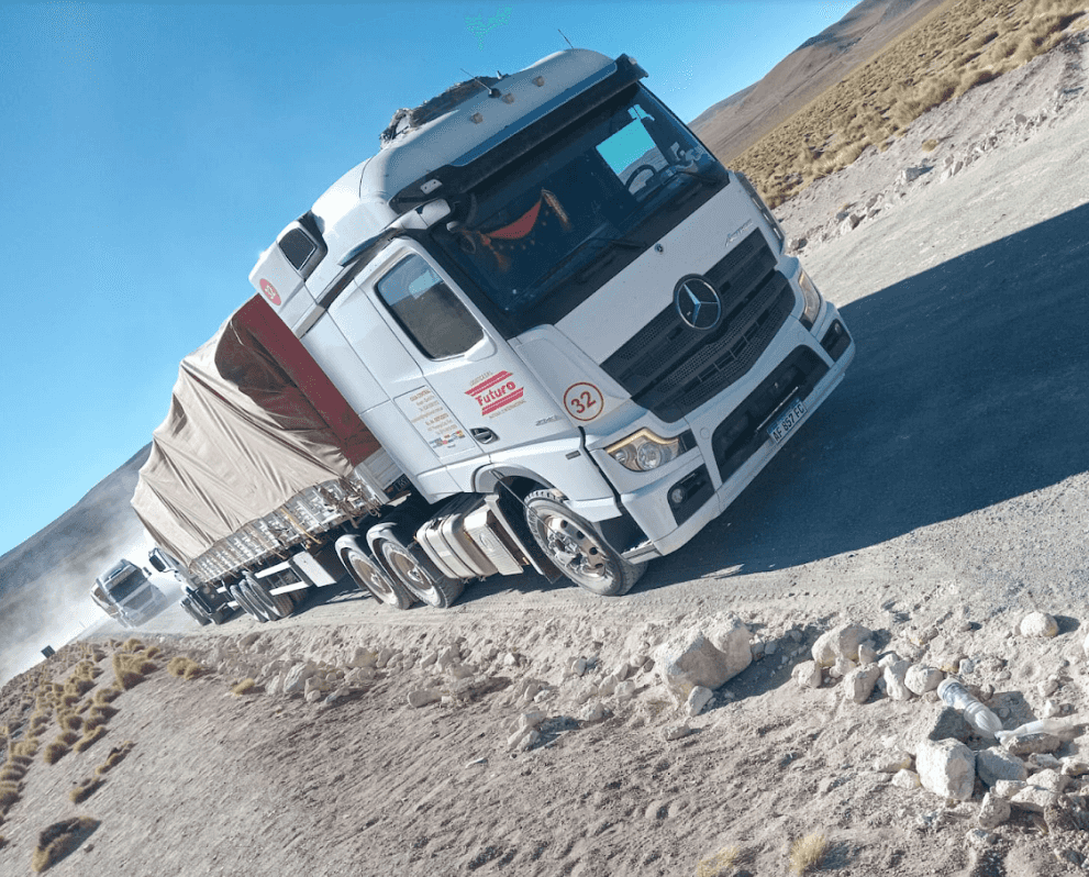 Imagen ilustrativa para el artículo: “Consultrucks transportó entre el 45% y el 50% del carbonato de litio exportado en 2023”