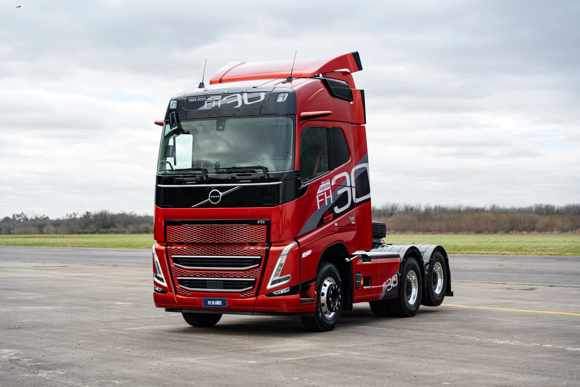 Volvo Trucks Argentina presenta el FH Edición 30 Años: exclusividad y tecnología en un ícono del transporte