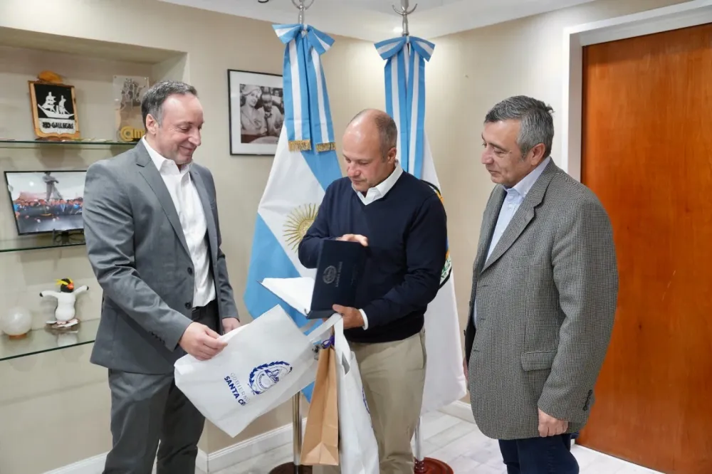 Illustrative image for the news: Santa Cruz Strengthens Mining Investment Ties with Canada as Argentina Exports Reach Record US$6.037 Billion | Panorama Minero