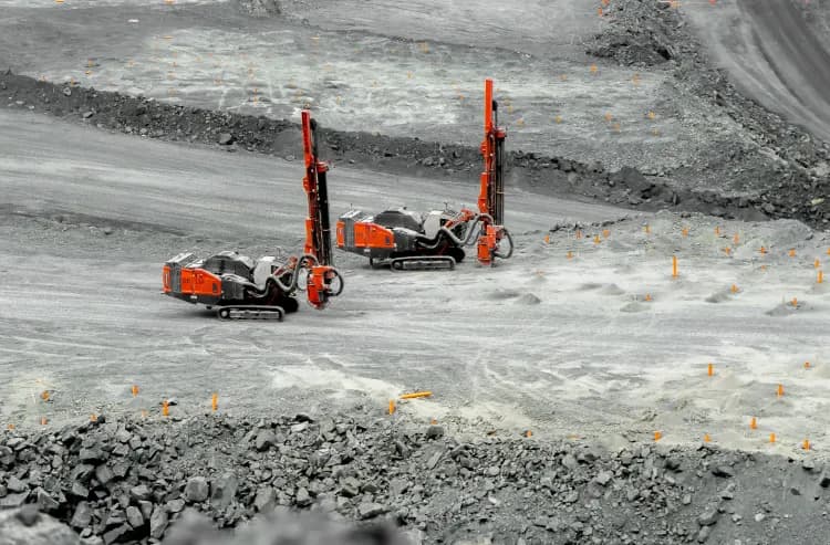Imagen ilustrativa para la noticia: Proveedores: Sandvik incorpora control remoto multipunto en perforación de superficie | Panorama Minero