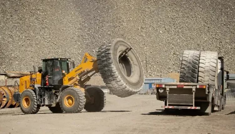 Imagen ilustrativa para la noticia: Minera Alumbrera recicló 100% de los neumáticos mineros utilizados durante su operación | Panorama Minero