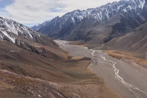 Imagen ilustrativa para la noticia: Riego, infraestructura y eficiencia: la discusión pendiente sobre el agua en Mendoza | Panorama Minero