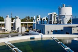 Imagen ilustrativa para la noticia: Día Mundial del Agua: cómo la cal contribuye a transformar agua de mar en un recurso clave para la minería