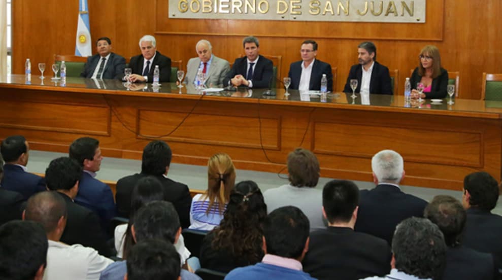 Imagen ilustrativa para la noticia: El gobernador Uñac firmó un acta para potenciar el desarrollo productivo con fondos mineros | Panorama Minero