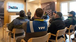 Imagen ilustrativa para la noticia: Conducción Segura: YPF y Volvo Trucks se unen para capacitar choferes de camiones con el objetivo de «cero accidentes».