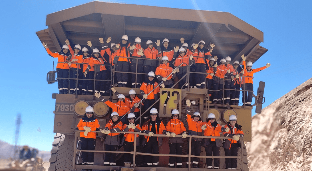 Imagen ilustrativa para la noticia: San Juan: Veladero alcanzó un 15% de empleadas mineras en su operación | Panorama Minero