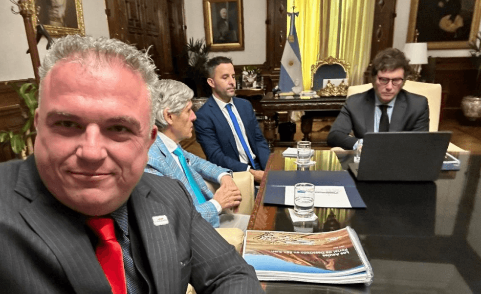 Illustrative image for the news: McEwen Copper executives meet with President Javier Milei | Panorama Minero