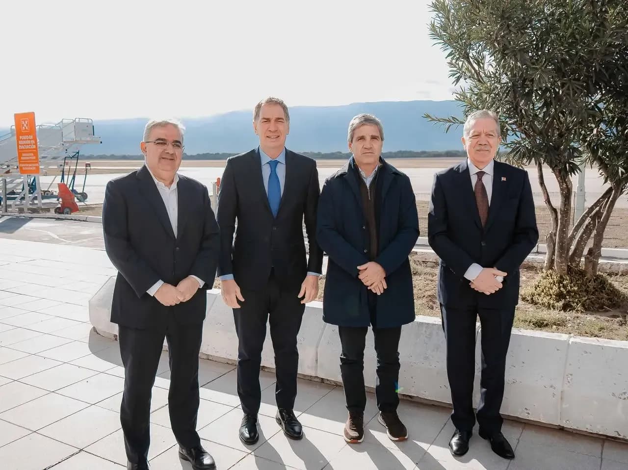 Caputo anticipó que en las próximas semanas estará listo el RIGI para el proyecto MARA