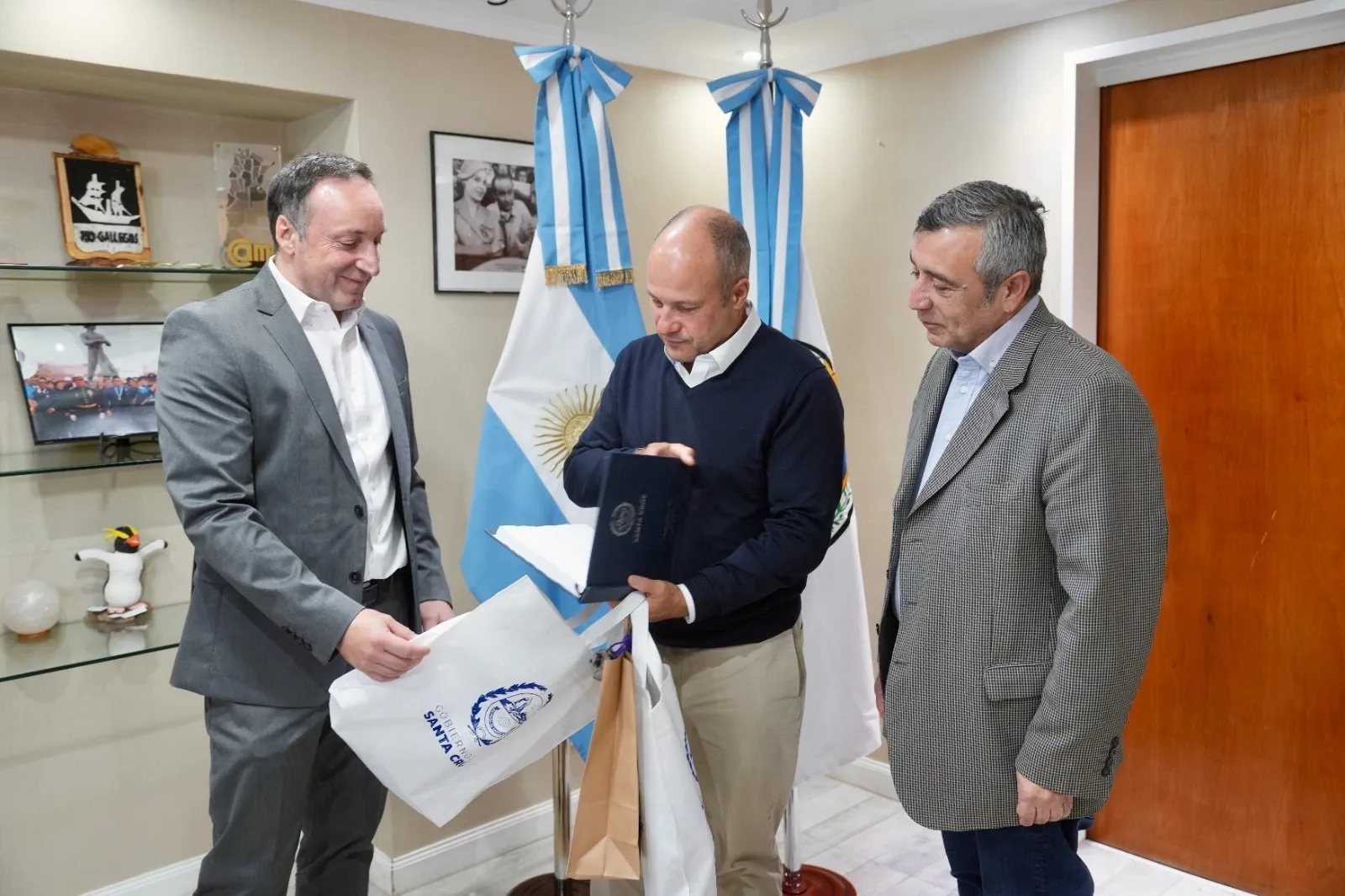 Santa Cruz impulsa inversiones mineras con Canadá en un año récord de exportaciones