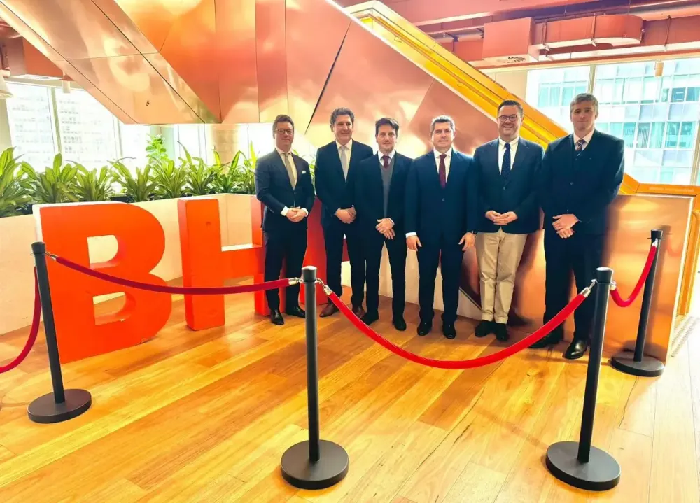 Illustrative image for the news: Governor Orrego Met with BHP and Vicuña Officials in Adelaide | Panorama Minero