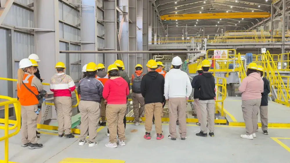 Illustrative image for the news: Zijin Liex Opened the Doors of Its Plant to Secondary School Students from Tinogasta | Panorama Minero