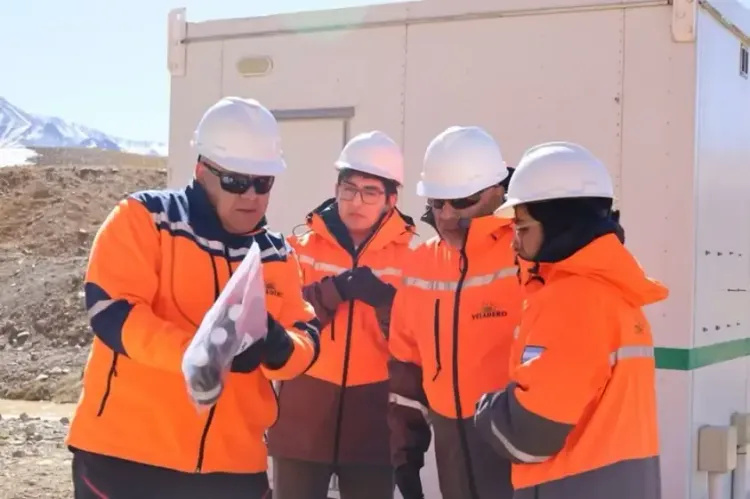 Illustrative image for the news: AOMA Secures 8% Salary Hike for Argentina’s Extractive Mining Workforce | Panorama Minero