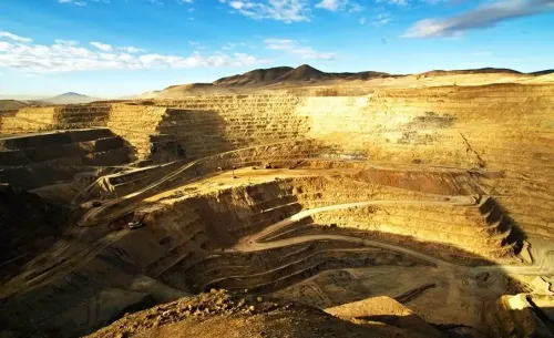 Illustrative image for the news: Gold Fever: Goldman Sachs and UBS Hike Gold Price Forecasts as ETFs Surge, Making It the Top-Performing Asset | Panorama Minero