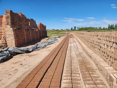 Illustrative image for the news: From Extraction to the Kiln: Mendoza Defines Environmental Compliance Requirements for Brickmaking Operations | Panorama Minero